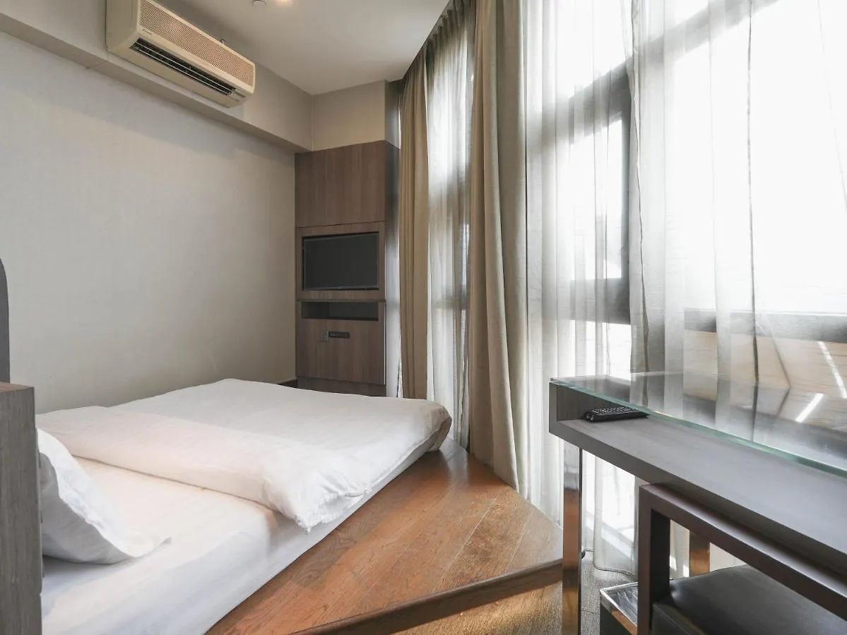 Amrise Hotel Kitchener Singapura